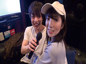 タンポポみたいに飛んでいきそうなくらい軽いふわふわま〇こちゃん（いろじろ） と美乳揉み放題カラオケセクパ　サンプル画像04